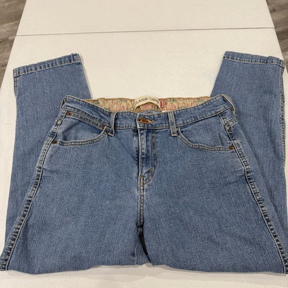 Levi's Classic Capris Medium Wash Cropped Jeans 5-pocket Women's Size 8 - Picture 11 of 13
